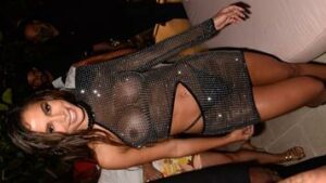 Vídeos gratuitos de Anitta exibindo os seios grandes