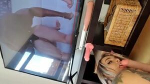 Neste filme pornô, Kiara Blay exibe sua paixão por imagens pornôs sensuais