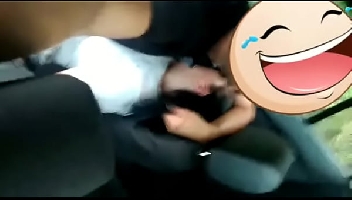 Comendo a tarada no carro depois da escola