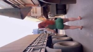 Vídeos de Aline Ouriques dançando short apertado