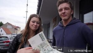 Novinha fazendo sexo por dinheiro