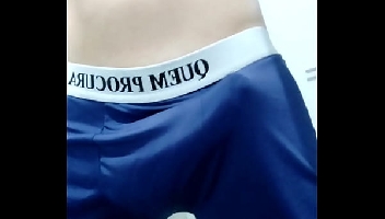 Thomaz Costa onlyfans mostrando o pau duro dentro da cueca