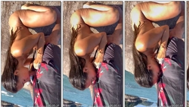 Anni Parreiras fazendo um sexo oral molhadinho na praia