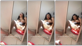 BabySamixxx é uma modelo plus size famosa no OnlyFans se filmando no espelho até atingir o orgasmo
