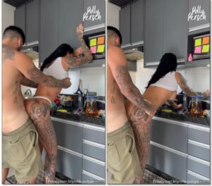 Polly Persch, uma gostosa com bumbum grande, estava lavando a louça quando seu parceiro a surpreendeu por trás e eles fizeram sexo em pé