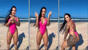 Morena Brena Barbosa arrasando na praia com um maiô grudadinho no bumbum