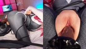 Gwen Stacy, famosa cosplayer, se masturba com um vibrador de forma bem excitante