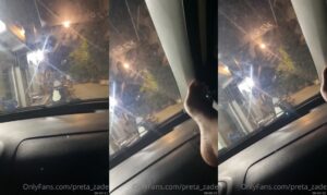 Preta Zade se masturbando pelada no carro