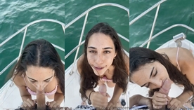 Durante o passeio de barco, a cachorrinha Izzy Green se ajoelhou e começou a chupar o dono da embarcação