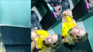 Patricia está fudendo gostoso oral no marido e bebendo vinho, bem ousada