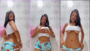 Eduarda Lima, moradora da favela, faz um striptease mostrando seus peitão deliciosos e cheios de sabor