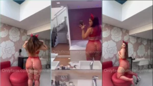 Jana Jenner arrasando com uma fantasia de diabinha no motel