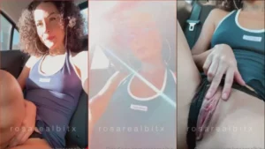 Rosa Real Bitx flagrada mostrando seu privacy no carro de um motorista de aplicativo
