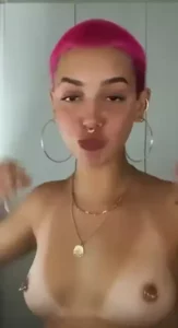 Os peitinhos irresistíveis da Sofi Winiarski