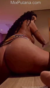 Rosiane Pinheiro apareceu na internet nua, se tocando
