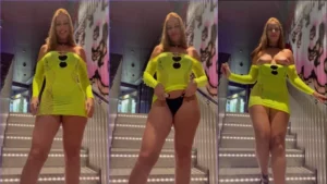 Jéssica Del Sarto exibindo seus peitão naturais no OnlyFans enquanto está na escada