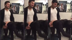 Marido grava a mulher se divertindo com um cara bem equipado no banheiro do shopping