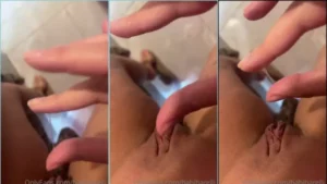 Babi Barelli no OnlyFans, toda ousada e exibindo sua bucetinha bem molhadinha de desejo