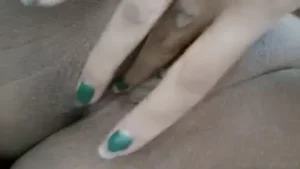 Coroas gostosas com uma buceta enorme se masturbando toda molhadinha de desejo