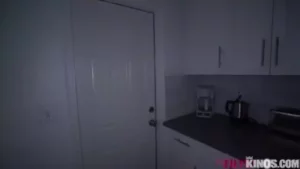 Vazou na internet um vídeo quente da mulher casada, no auge da sua libido, se divertindo pelada com o amante bem dotado