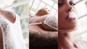 Xvideoputaria ousada, toda à vontade, fumando um baseado sem nada em cima