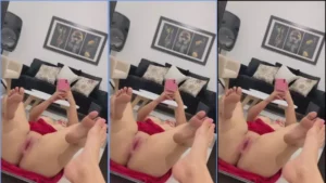 Stefania Gonzalez despida, de pernas abertas