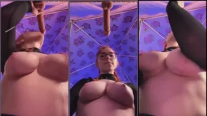 Thiccameron dando um beijinho caprichado no seu brinquedão enorme