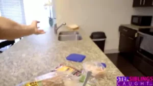 Fazendo sacanagem com a irmã e curtindo um sexo pegado