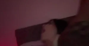 Thaissa Fit está em uma posição de quatro sendo penetrada por trás e soltando gemidos super excitantes