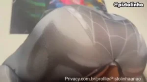 Torinha e Anão Pistolinha em um vídeo picante de tirar o fôlego!