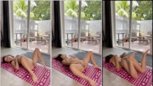 Jameliz, a novinha do TikTok, tá de quatro mostrando a intimidade dela