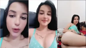 Novinha safada fazendo uma live no TikTok com seu brinquedinho