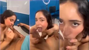 Safadinha de quatro, fazendo um boquete bem caprichado