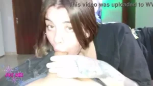 Vídeo caseiro da namorada safadinha se jogando na pica com toda a vontade!