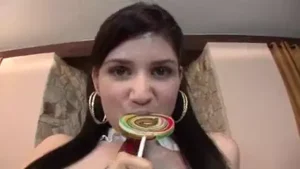 Sobrinha entregou o corpinho pro padrasto que é bem servido, com legendas