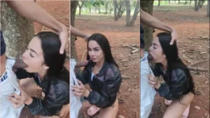 Gisa Custolli desfrutando de um momento ousado ao ar livre