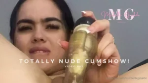 Michelle Giraldo se confortando com sua deliciosa e apetitosamente carnuda