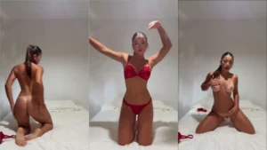 Vídeo quente da modelo deliciosa na cama, sem amarras
