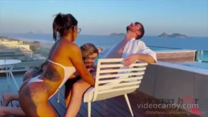 Yasmin Mineira e Pocahontas se jogando em um ménage incrível na lancha!
