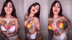 Cintia Cossio, linda e irresistível, exibe seu corpão todo pintado