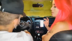 Debora Fantine ficou empolgada e pediu pra dar uma chupada no motorista