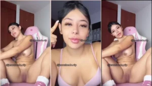 Jexcaicedo, a gata do OnlyFans de calcinha rosa, se divertindo sozinha