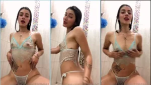 Vídeo caseiro da Alexa peladinha debaixo do chuveiro