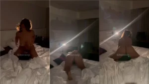 A famosa Sil Torra toda ousada em cima da cama, só de calcinha