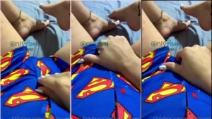 Anja safadinha se divertindo com as próprias mãos na sua "siririca"