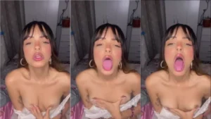 Isis Arajo, a ninfetinha, mostrando os peitinhos