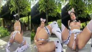 Kathrin, toda voluptuosa, se jogou na fantasia sensual no vídeo quente