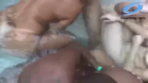 No churrasco, a galera se jogando na comilança e todo mundo se fartando!