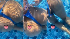 Bela mostrando o corpão na piscina