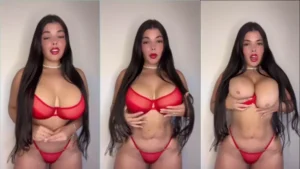 Cavalona Daniela Arcila se despindo!
